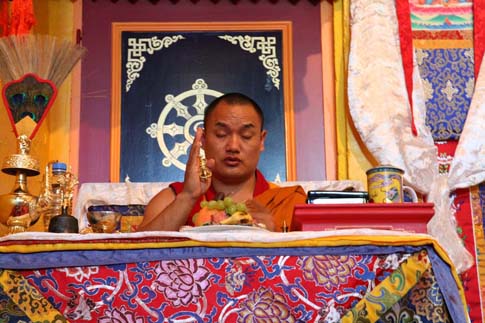 Le V&eacute;n&eacute;rable Gesh&eacute; Thupten Kh&eacute;droup lors de la retraite de Vajra Yogini en septembre 09