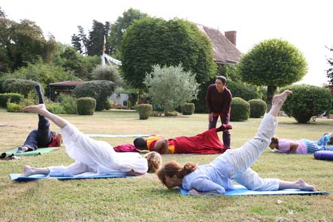Pratique de la posture de la Sauterelle