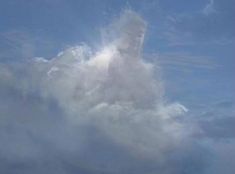 Photo prise le jour de la nouvelle lune le 18 octobre 09 dans le ciel du Kham (Tibet oriental)