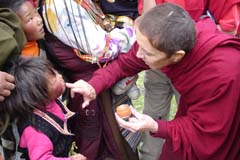 Les enfants ont souvent la peau brûlée par le fort rayonnement du soleil à 5000 m d'altitude