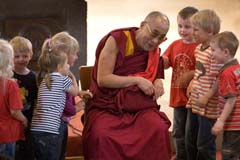Sa Sainteté le Dalaï-Lama avec les enfants de Bochum 
