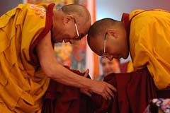 Salutation avant les enseignements de Bodhgaya en Inde en janvier 2010